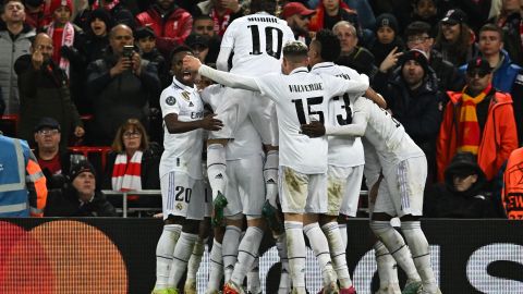 Jugadores del Real Madrid celebrando en Anfield.