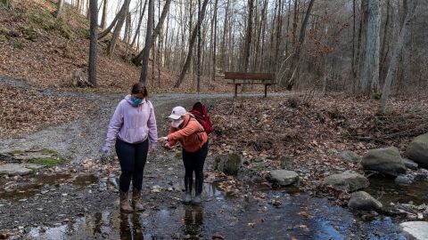 La contaminación química preocupa a vecinos de East Palestine, en Ohio.