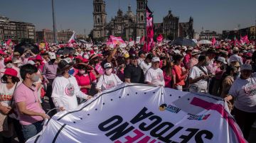 El domingo, miles de personas salieron a las calles para protestar contra las reformas al INE en México.