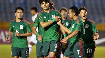Selección de México Sub 17 celebrando gol ante Estados Unidos.
