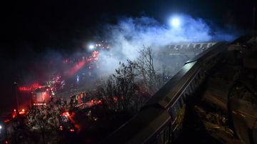 Choque de trenes en Grecia deja al menos 16 muertos y 85 heridos