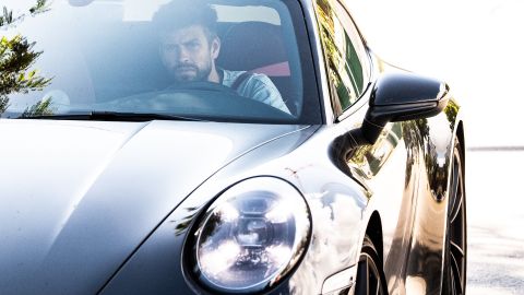 Gerard Piqué conduciendo uno de sus autos.