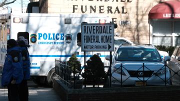 Funeraria en Nueva York encuentra a mujer respirando horas después de que la declararan muerta