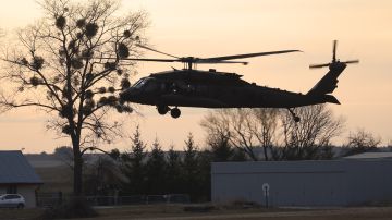 Identifican a militares muertos tras desplome de Black Hawk en calles de Alabama