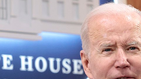 Joe Biden tras recibir vacuna contra la COVID-19 en marzo de 2022.