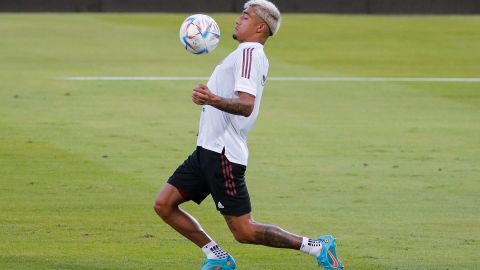 Julián Araujo en un entrenamiento de la selcción mexicana.