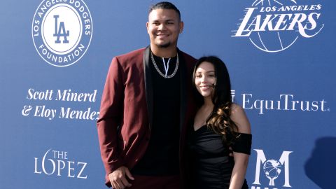 Brusdar Graterol, lanzador de los LA Dodgers, junto a su esposa Allison Landa.