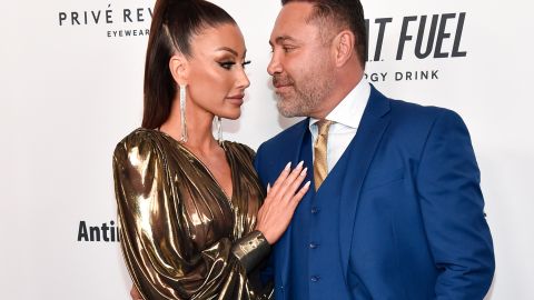 Holly Sonders y Oscar de la Hoya asisten a la Gala de la Fundación Harold and Carole Pump de 2022.