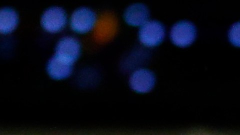 Luka Doncic (izquierda) y Kyrie Irving (derecha) disputando un balón en la NBA.