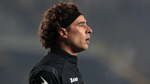 Guillermo Ochoa con la Salernitana.