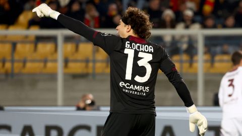 Guillermo Ochoa durante un partido de la Salernitana.