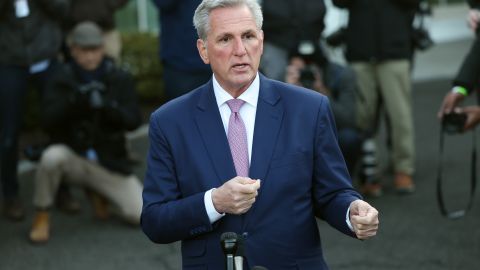 Kevin McCarthy en una rueda de prensa tras la reunión con Joe Biden.