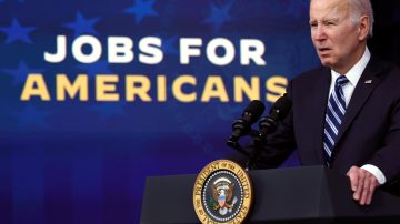 Biden ofreció comentarios sobre el alentador informe de empleos de enero.