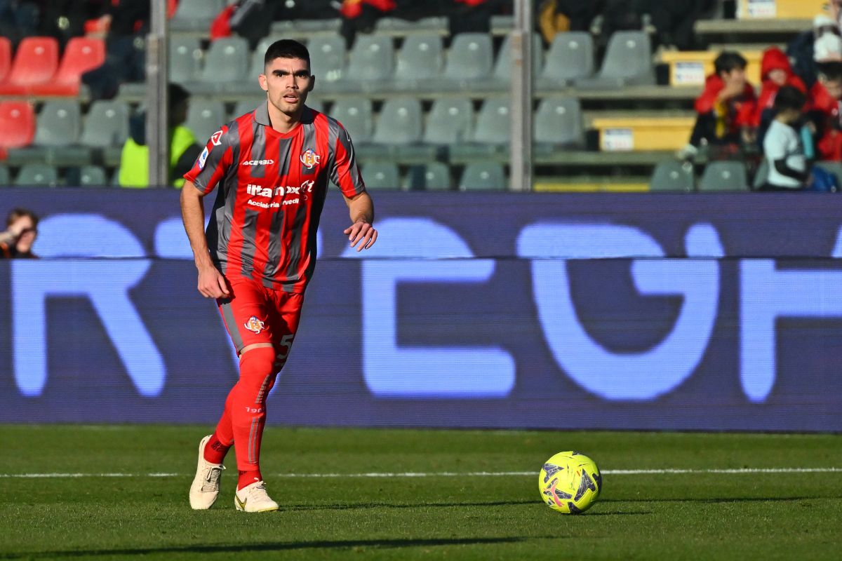 Johan Vásquez, defensor mexicano del Cremonese.