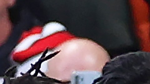 Casemiro ahorcando a Will Hughes.