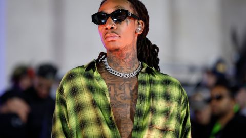 Wiz Khalifa durante una carrera en el NASCAR en Los Ángeles.