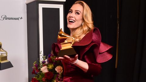 Adele aparece con la bandera de México | Alberto E. Rodriguez/Getty Images for The Recording Academy