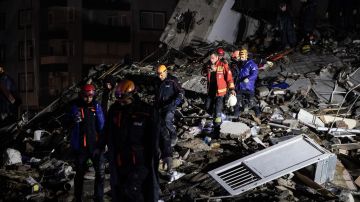 Tragedia en Turquía crece y número de muertos aumenta a 3,400 tras poderoso terremoto de magnitud 7.8