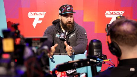 Jason Kelce en el Opening Night de la NFL antes del Super Bowl LVII.