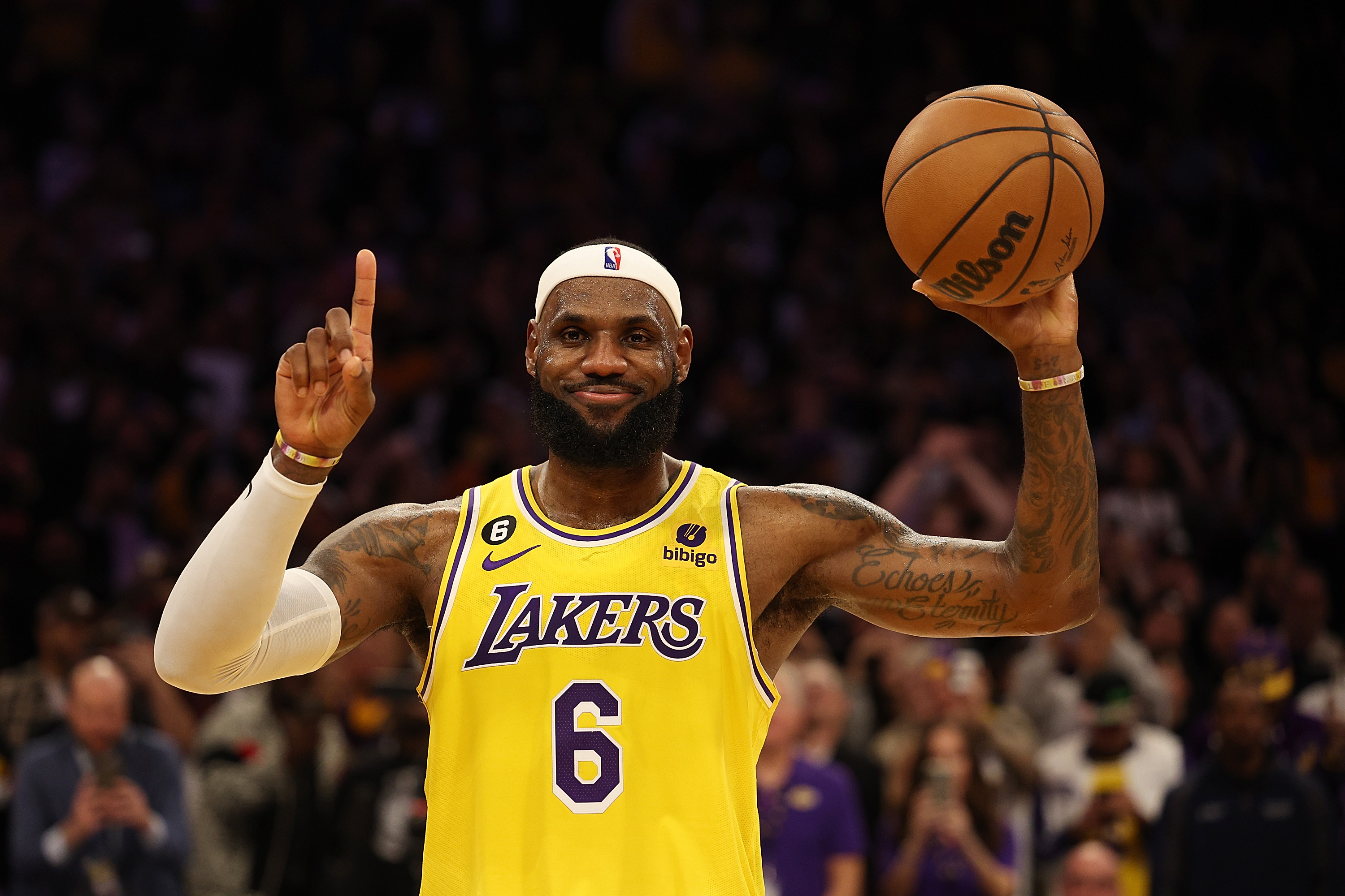 Equipos Y Estrellas De La NBA Se Inclinan Ante “The King” James, El ...