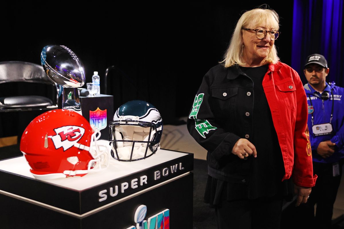 Donna Kelce, madre de Travis Kelce y Jason Kelce, que se enfrentarán en el Super Bowl. /Foto: Peter Casey/Getty Images