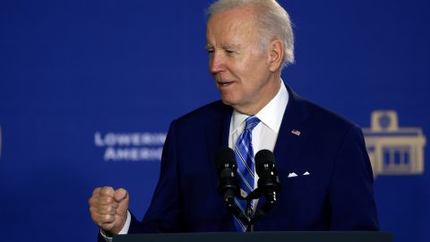 Biden habló sobre el Seguro Social y Medicare y la reducción de los costos de atención médica en Tampa.