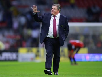 Miguel 'El Piojo' Herrera en el Estadio Azetca.