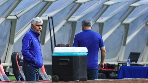 Ricardo Ferreti en el partido de Cruz Azul vs. Bravos de Juárez.