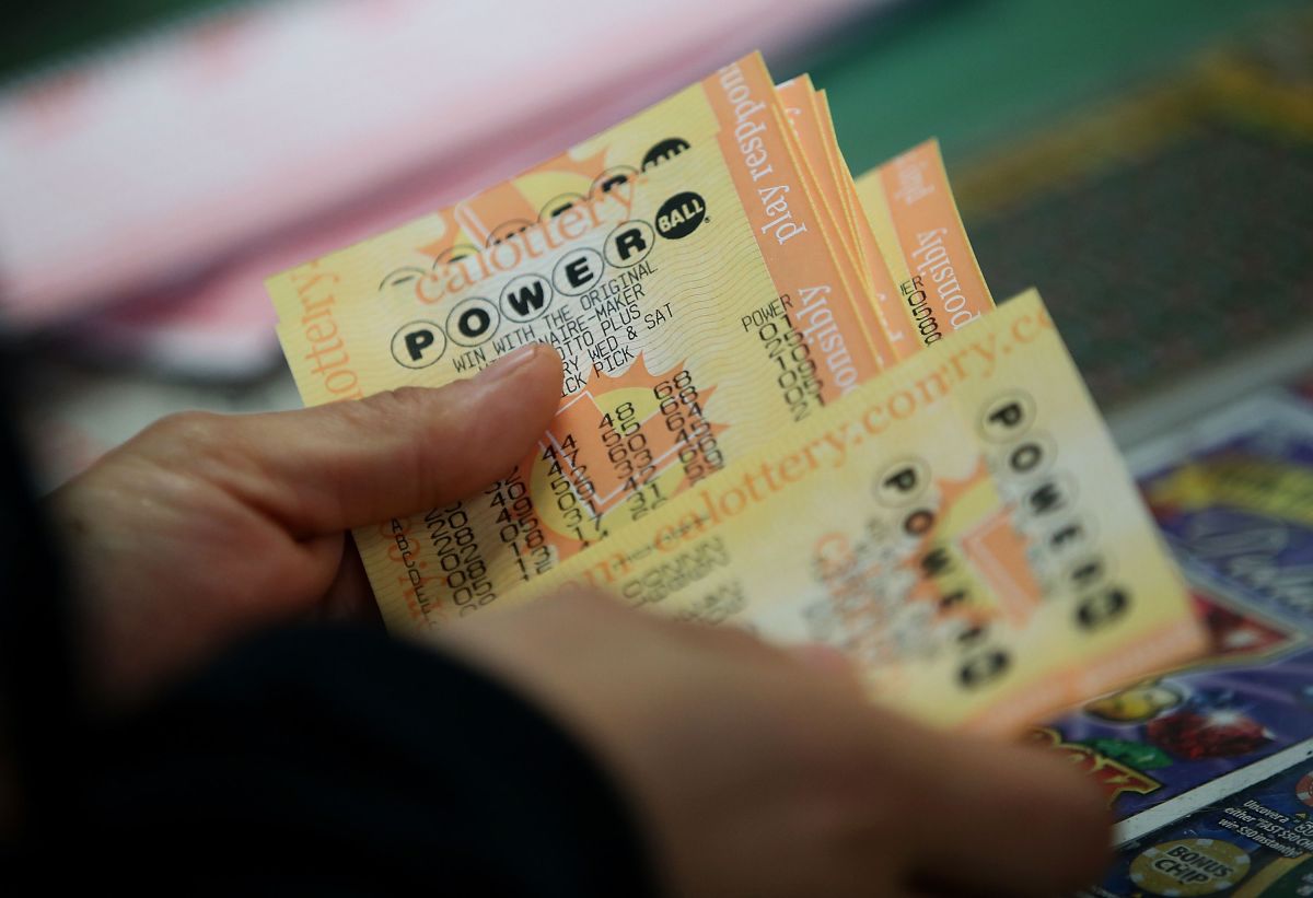 Después de tres meses, al fin se conoció el nombre del ganador de los $2,040 millones de dólares de Powerball.