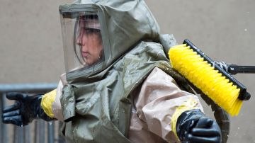 La limpieza de derrames peligrosos requiere equipo especial y personal especializado.