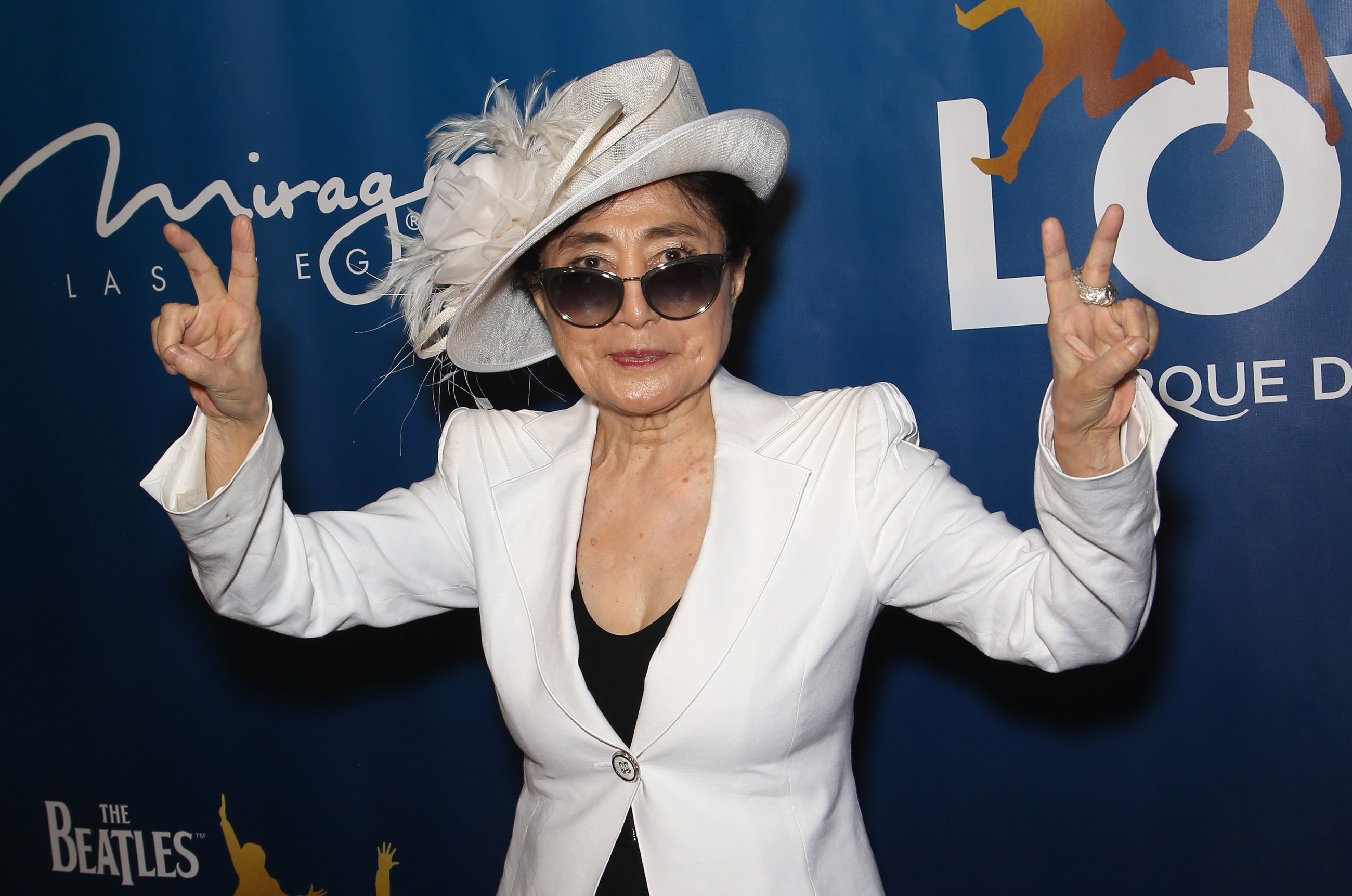 Una artista adelantada a su época: Yoko Ono cumplió 90 años - La Opinión