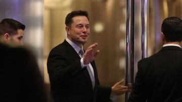 Elon Musk durante una ceremonia en Dubai el 13 de febrero de 2017.