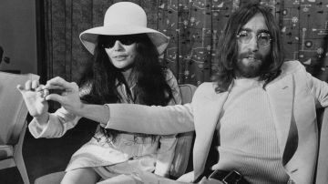 Singer and songwriter John Lennon (1940 - 1980) of English rock band the Beatles and his wife Yoko Ono holding acorns during a press conference at Heathrow Airport in London, 1st April 1969. They have just arrived from Austria, and are going to send the acorns to world leaders as a symbol of peace. (Photo by Dennis Oulds/Central Press/Hulton Archive/Getty Images)