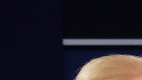 Hillary Clinton revela burlonamente qué hacía Trump durante un divertido momento del debate