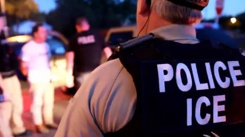Foto de archivo de un arresto de ICE.