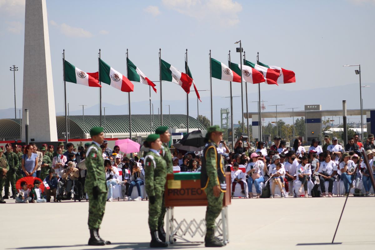 The Mexican army paid tribute to the puppy "Proteo", who died during the rescue work in Turkey.