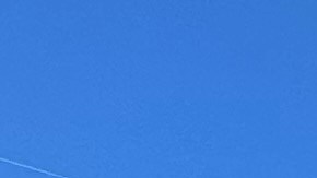 Una disputa entre el propietario de un restaurante y una persona que le renta al lado ha generado tensión. (Araceli Martínez/La Opinión)