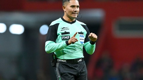 Fernando Guerrero, árbitro mexicano apodado 'El Cantante' en la Liga MX.