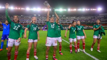 La Selección Mexicana Femenil celebra su nuevo título.