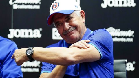 Ricardo Ferretti en su presentación con Cruz Azul.