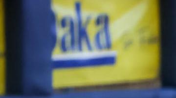 Irvin López (c) de Cañeros de Mochis anota una carrera contra los Vaqueros de Montería de Colombia.