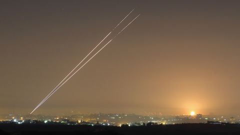 Israel bombardea edificios residenciales en capital Siria y deja varios muertos