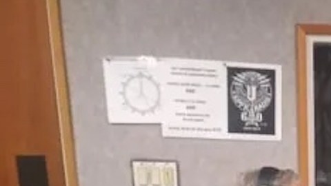 Trabajadores voluntarios de la radio KPFK están luchando contra la venta de su edificio como una salida al pago de las deudas. (Archivo/La Opinión)