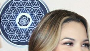 Liliana Rodríguez, actriz y cantante venezolana, junto a Ale Jaramillo y Julián Gil en el estreno de Siéntese Quien Pueda.