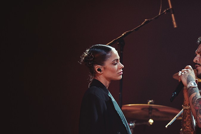 Tini y Christian Nodal en los ensayos de Premio Lo Nuestro 2023