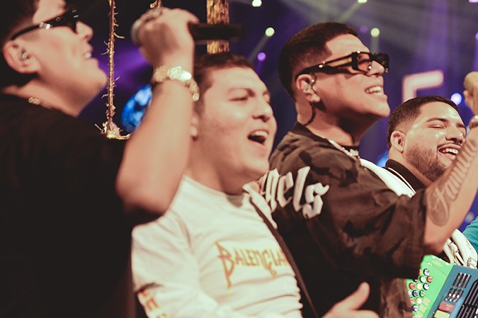 Grupo Firme en los ensayos de Premio Lo Nuestro 2023