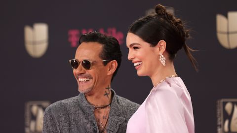 Marc Anthony y Nadia Ferreira en Premio Lo Nuestro.