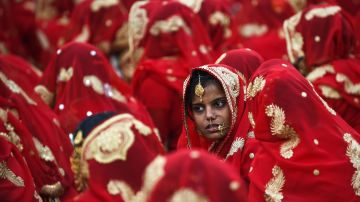 Niñas casadas en la India lloran desesperadas tras arrestos masivos