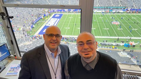 Oscar Budejen y Rickie Ricardo Las voces de los Philadelphia Eagles en Español.