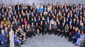 Los nominados a los Premios Óscar 2023 posaron para una foto de familia.